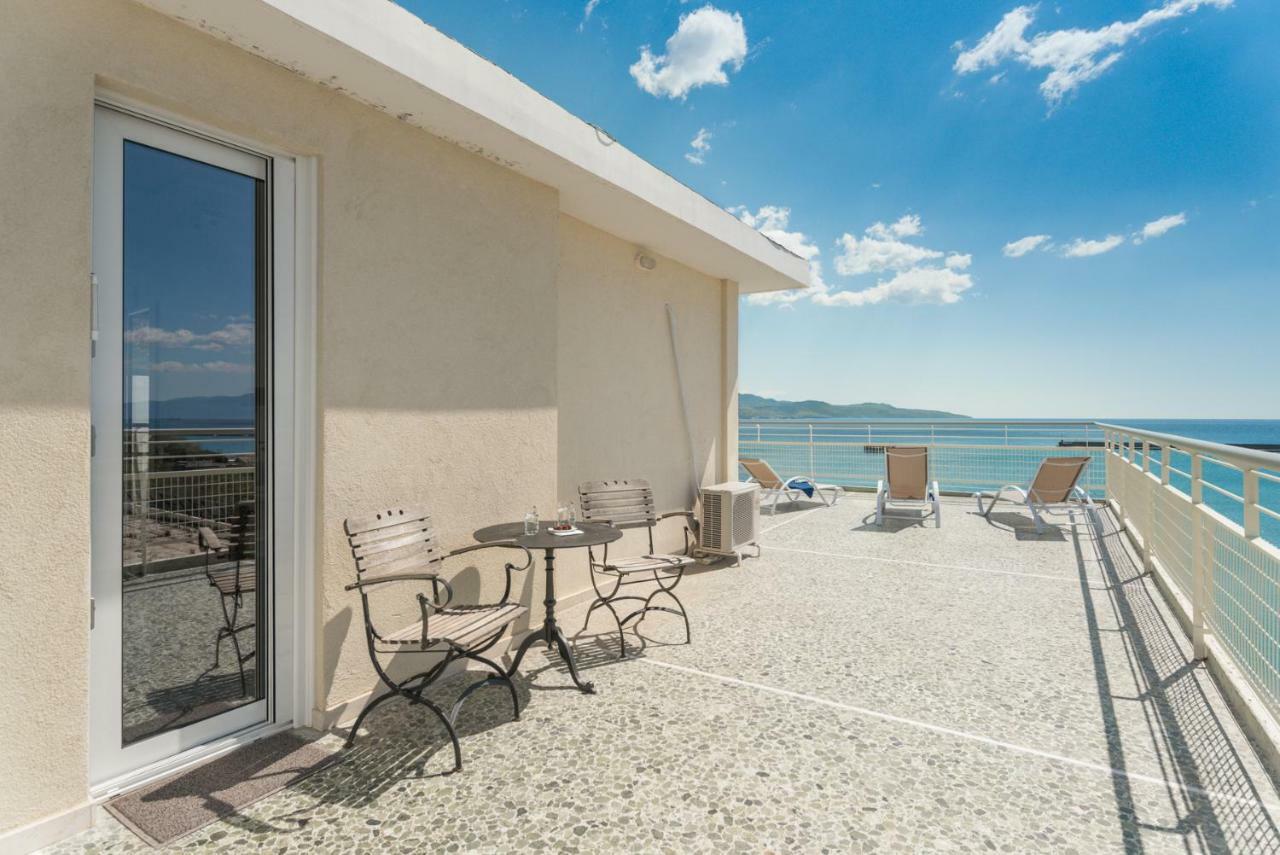 Seafront Penthouse Leo Apartment กาลามาตา ภายนอก รูปภาพ